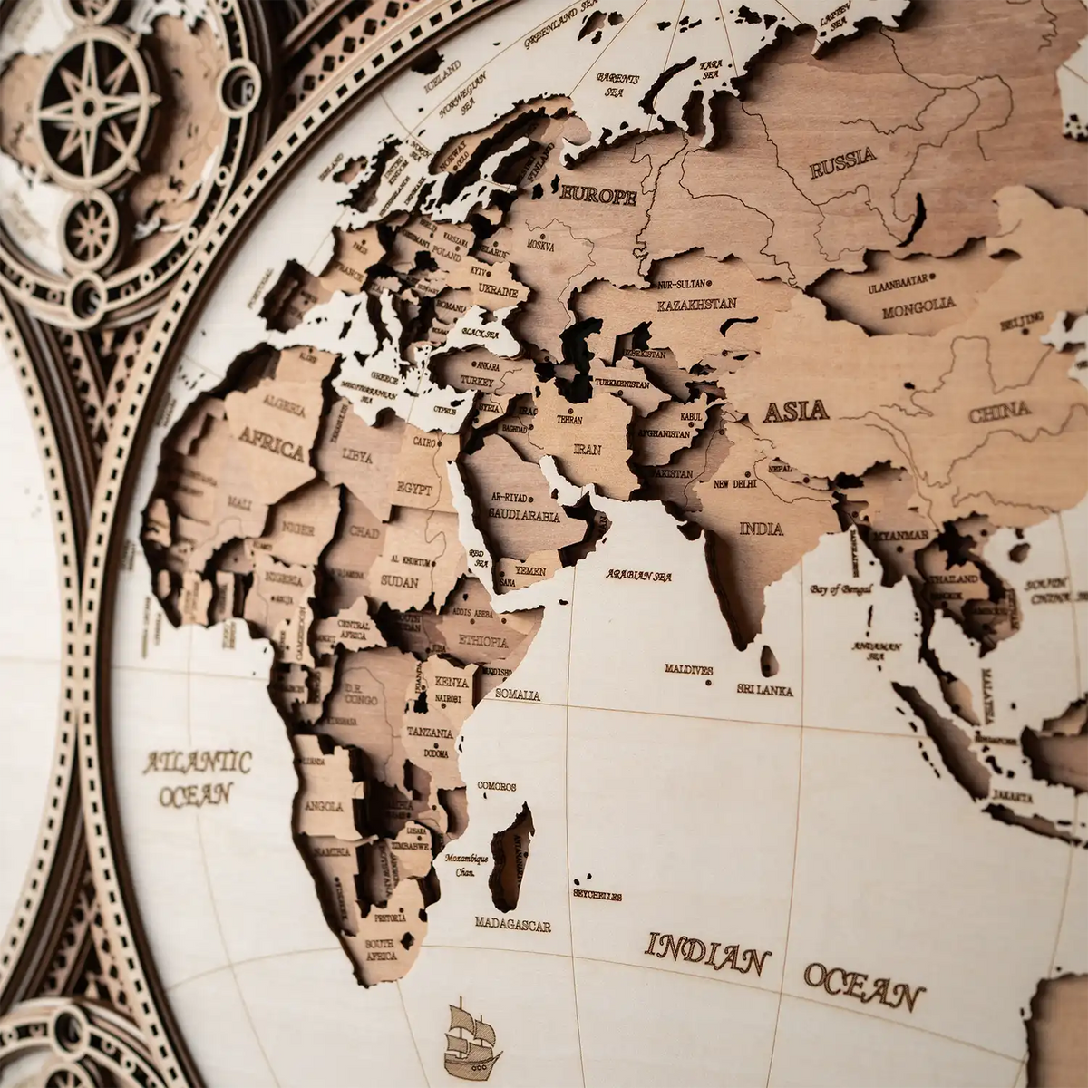 The Grand Navigator Dual-Hemisphere detail